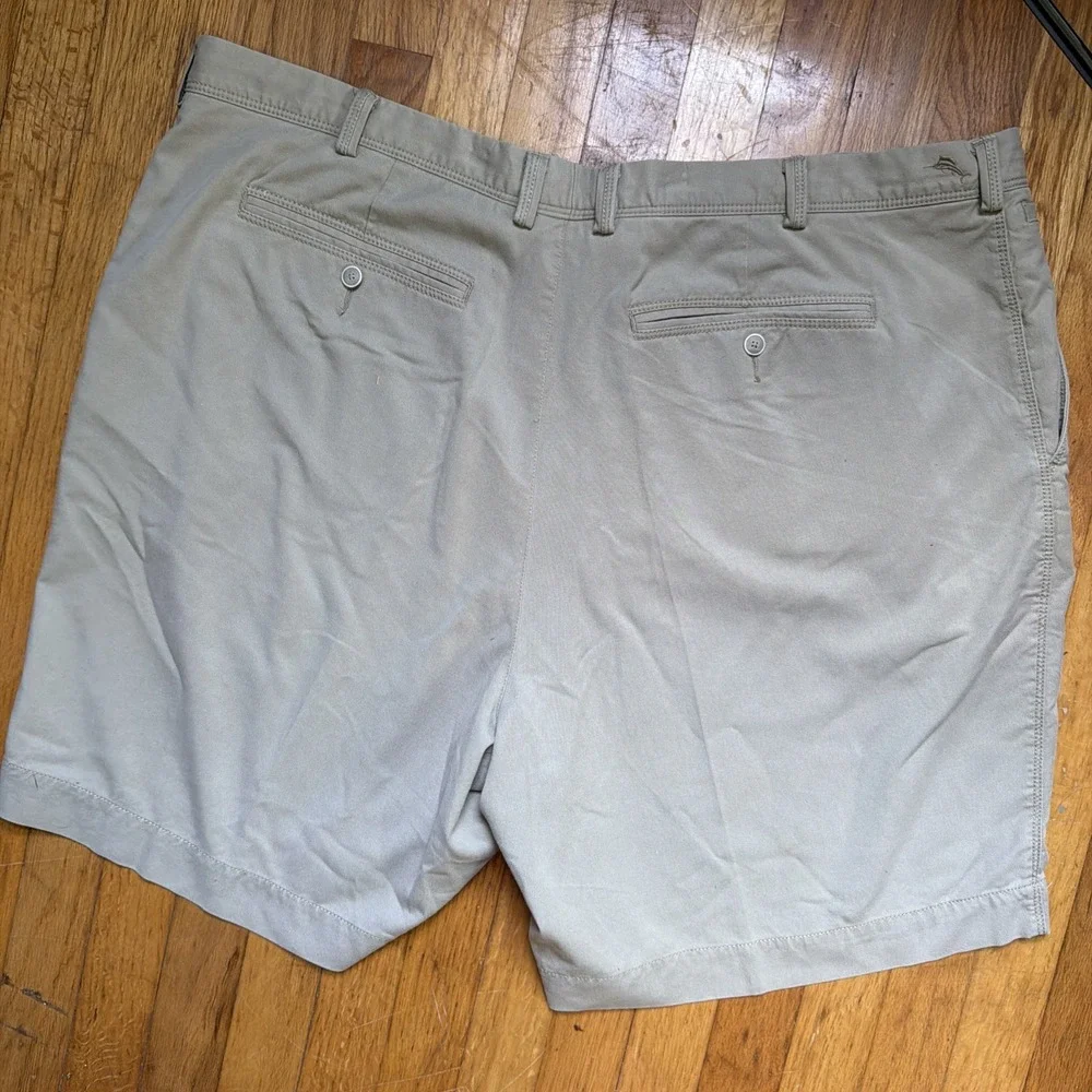 Tommy Bahama Shorts Mens 48R Beige Stretch Chino Cotton Blend Tan Logo EUC